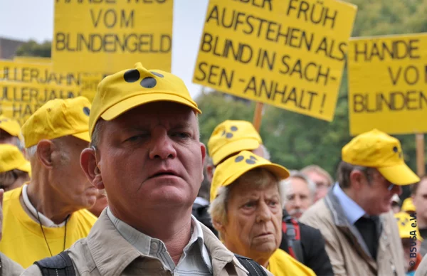 Politische Kampagne gegen die Kürzung des Blindengelds